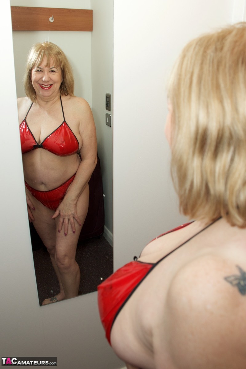 Mature British amateur Speedy Bee removes a bikini to get naked in high heels  